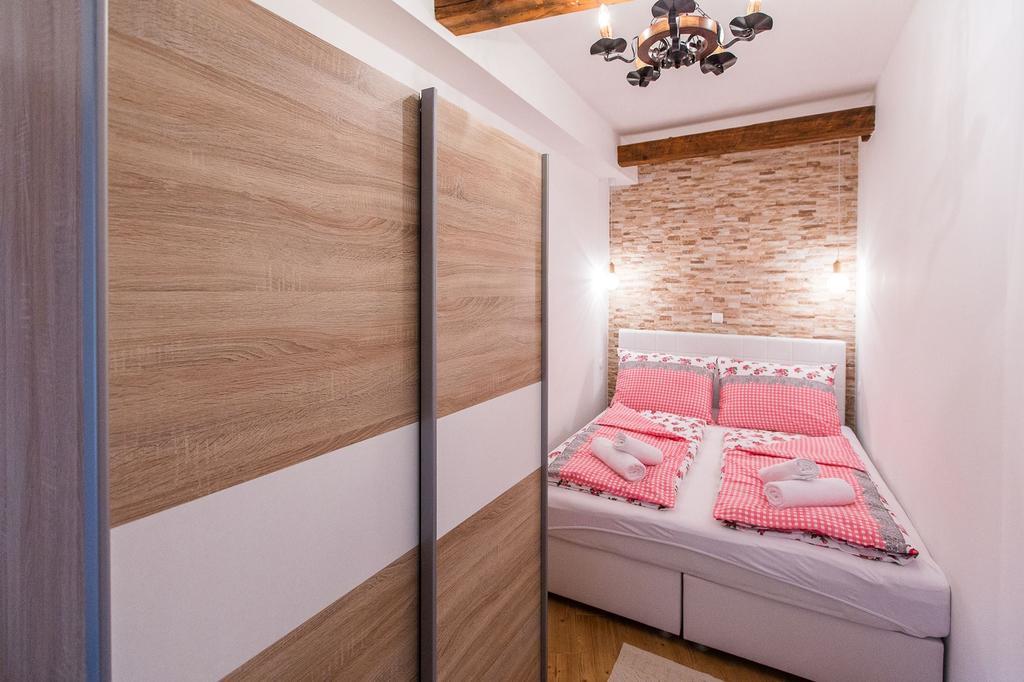 Apartman Maslina Centar Appartamento Crikvenica Esterno foto