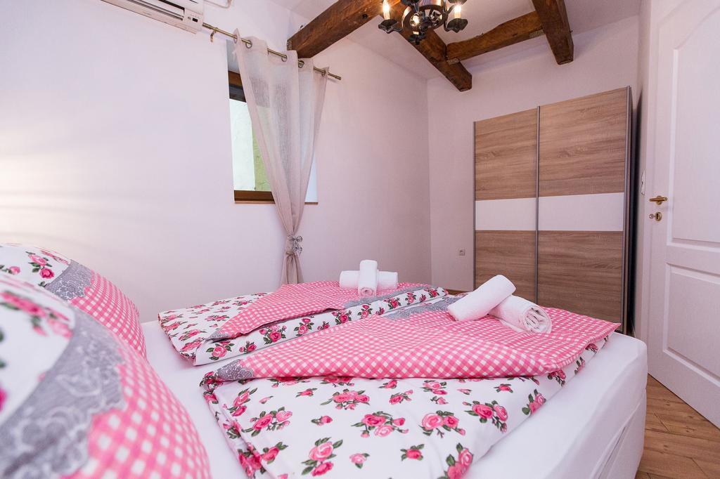 Apartman Maslina Centar Appartamento Crikvenica Esterno foto